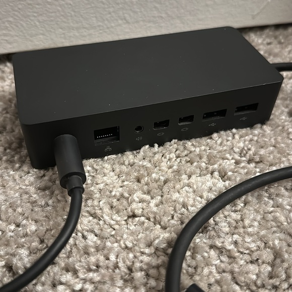 Microsoft Surface Dock Model 1661 - Picture 2 of 7